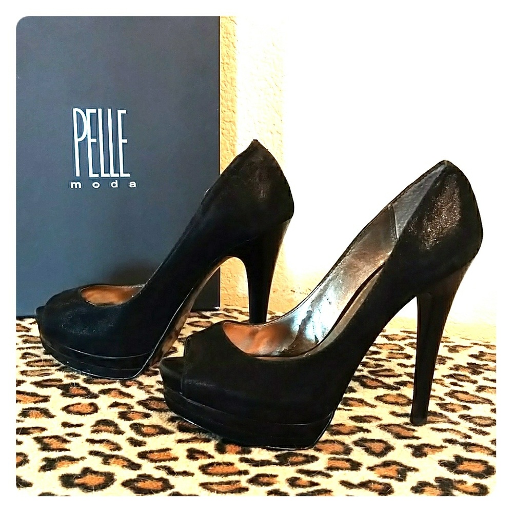 Hard to find size 4.5/5.0 platform heels!